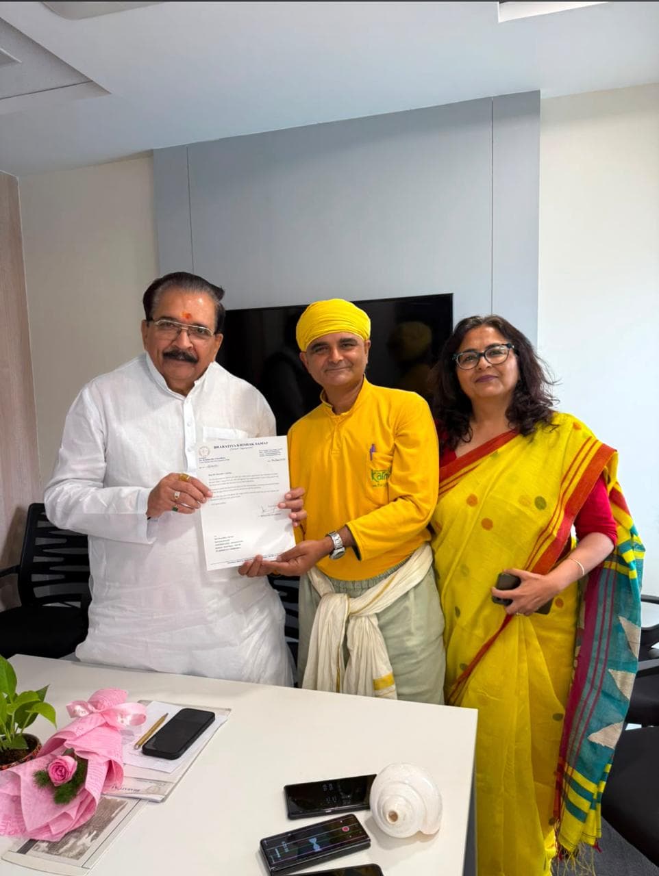 শ্রী কৃষ্ণ বীর চৌধুরীর হাত থেকে মহাচার্য জির নিয়োগপত্র গ্রহণ