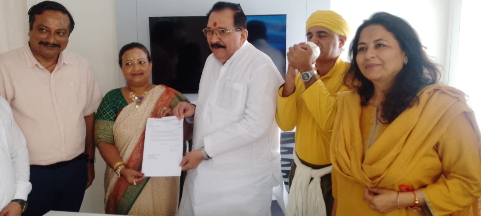 শ্রী কৃষ্ণ বীর চৌধুরীর হাত থেকে শ্রীমতী রিঙ্কু মজুমদার ঘোষের নিয়োগপত্র গ্রহণ