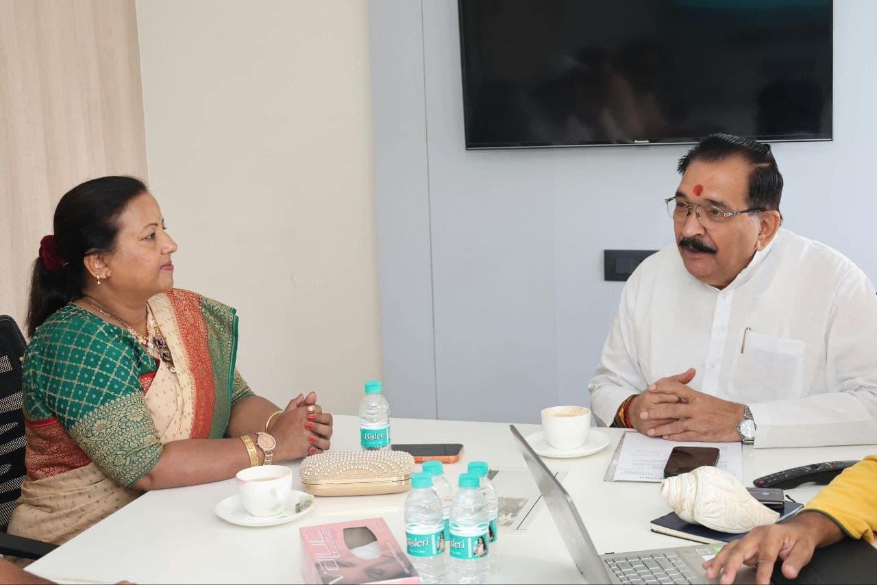 Smt. Reena J. Sarkar seated with Shri Krishan Bir Choudhary at the appointment meeting table