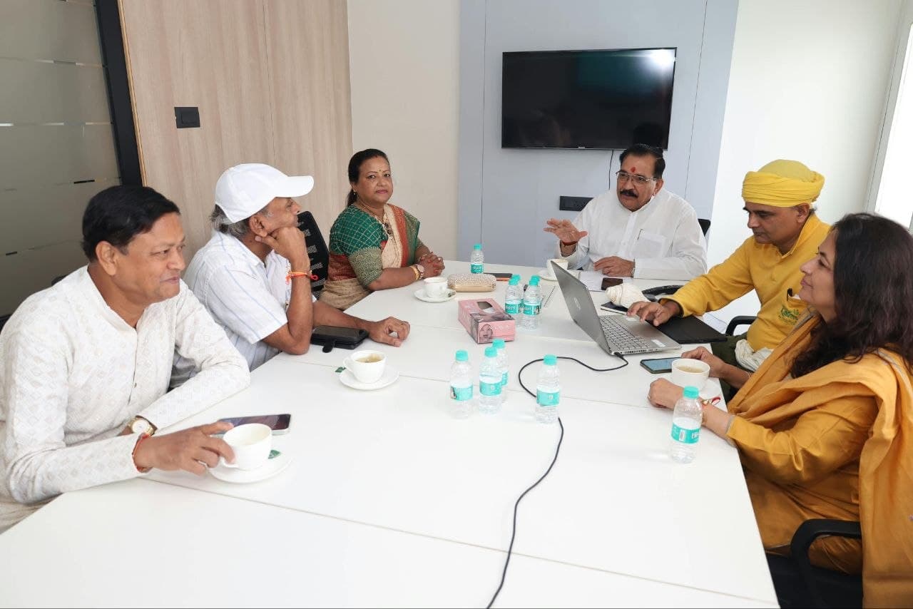 BKS West Bengal members in a round-table discussion with Shri Krishan Bir Choudhary